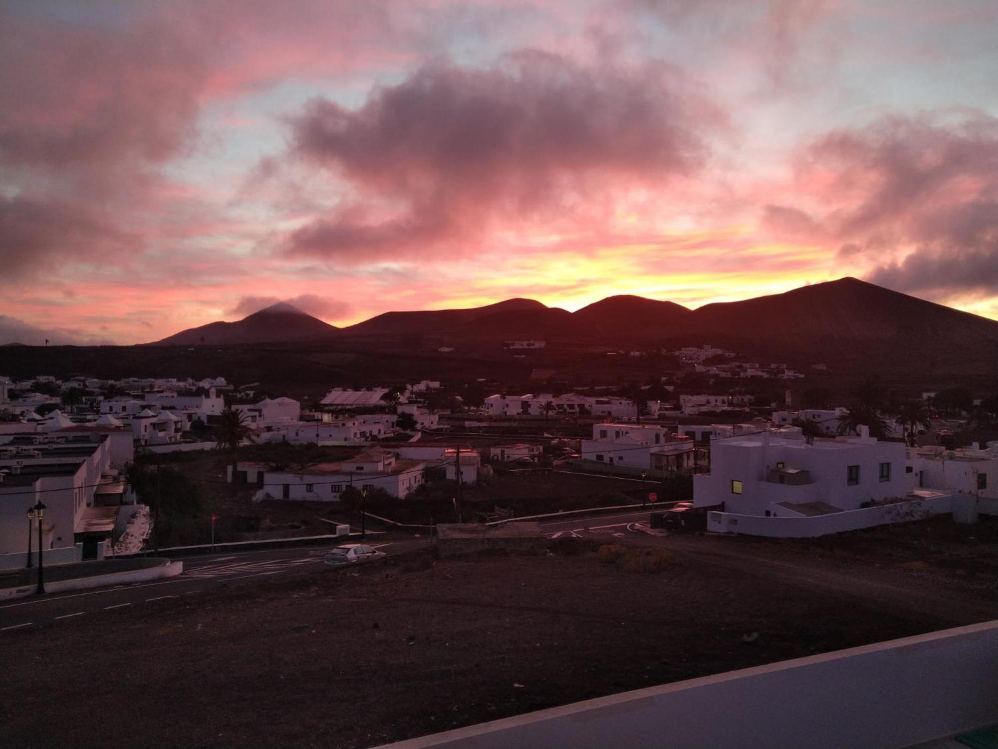 Tranquilidad Entre Volcanes Uga Exterior photo